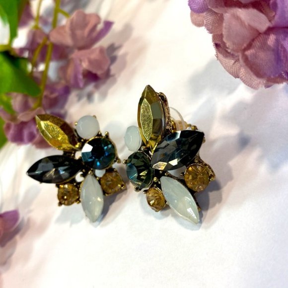 Gorgeous gold Rhinestone stud earrings - Picture 4 of 6